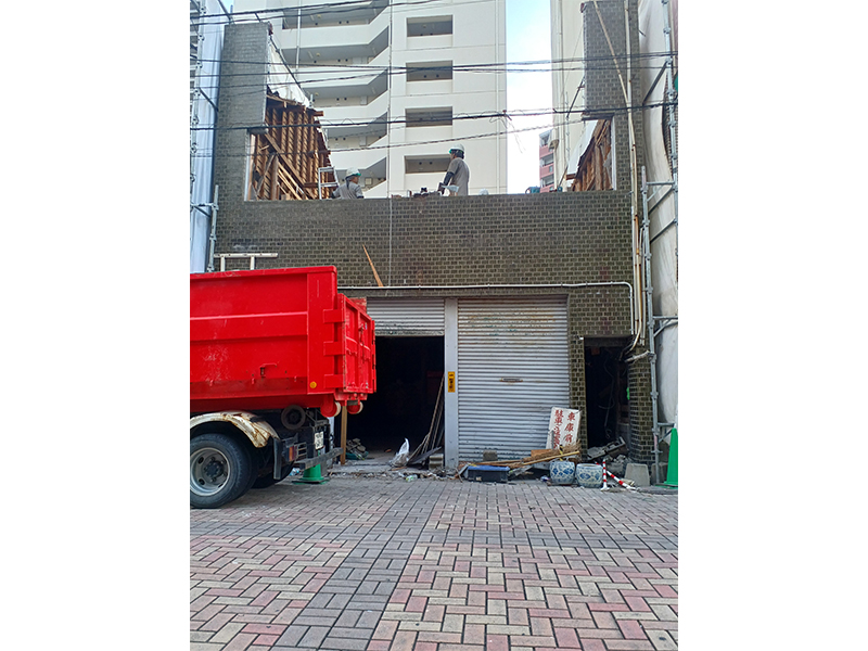 久留米市六ツ門町アーケード通り 二階建て<br>店舗及び住宅解体工事